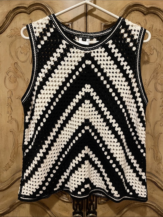 CHARLIE B Tops - CHARLIE B PTP 21” L 24” Crochet Chevron Tank